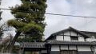 「兵庫県文化の父」と言われた富田砕花や谷崎潤一郎も住まいとした歴史建造物です。