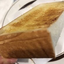 久々に厚いトースト食べた。