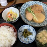 渋いおでん屋でランチ