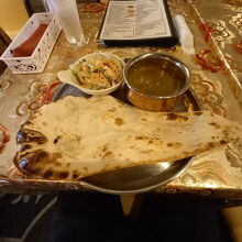 パラクプロンカレー(エビとほうれん草)のカレー500円にナン