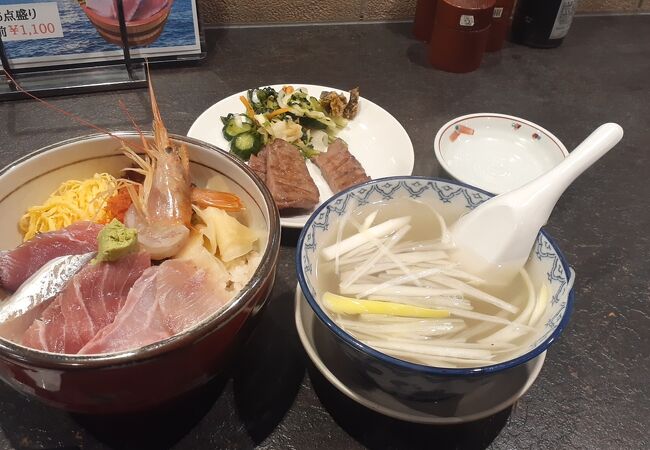 牛たん付特製海鮮丼定食