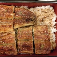 並び替えるとこんな感じ。東京のうな重に慣れていると抵抗あるな