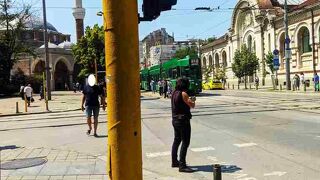 高いミナレットが目印です