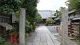 屋根の形が優雅