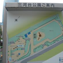 三河台公園の案内図です。高台部分と平坦部分の記載があります。