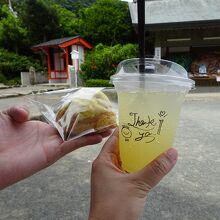 日南レモンスカッシュとレモンシュークリーム