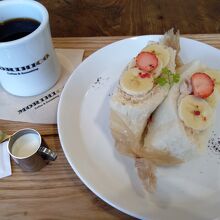 モーニング　フルーツサンドイッチ