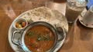 歴史あるスパイスカレー屋さんです