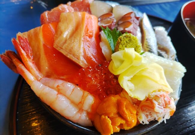 朝７時からいただける海鮮丼