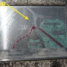 西麻布にある道路案内です。青山公園、青山霊園の南側にあります