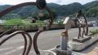 下流側の歩道に・・・