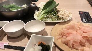 ランチソフトドリンクが有料になっていました。