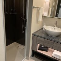 水回り。部屋にはシャワーのみ
