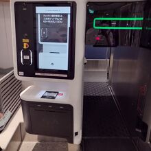 自動荷物預け機を初めて利用。面白かったです。