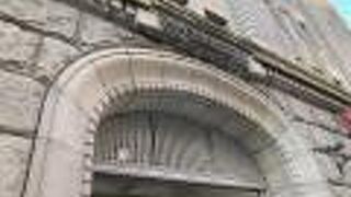 １９２２年の竣工、１００年の堅固な建物です。