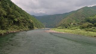 映画「竜とそばかすの姫」に出てくる沈下橋のモデル