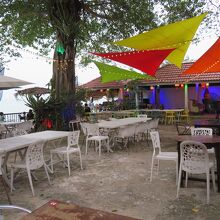 …庭には屋外席や…、