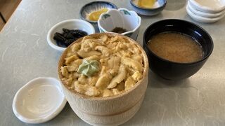 これが本物の生ウニの味！積丹岬で名物の生ウニ丼をいただく