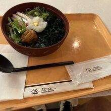 冷やし梅わかめうどん