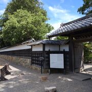 楽々園に続く広い日本庭園