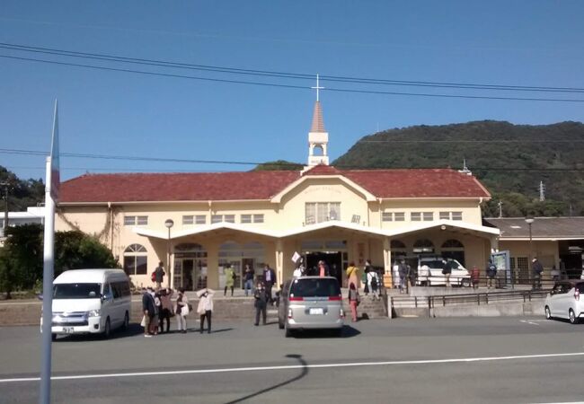 三角駅の建築様式もめちゃきれい