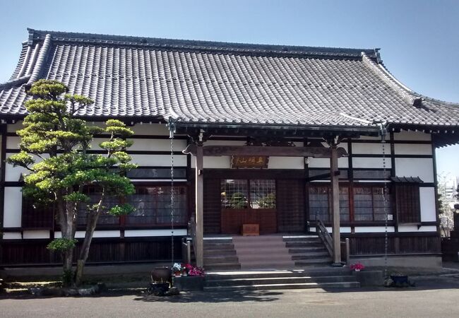 寺の建物も和風の素晴らしいもの