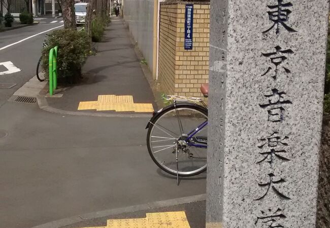 立派な石柱がある