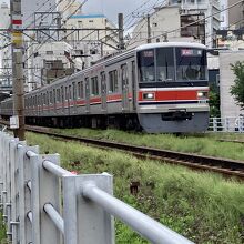 下り急行日吉行き、奥沢駅付近