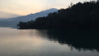 日月潭湖畔