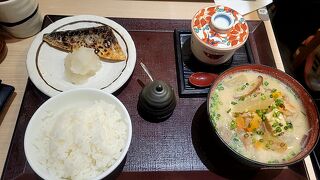 海鮮丼 日の出 博多デイトス店