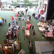 広場ではイベントが催されていました