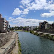 犀川大橋を渡って