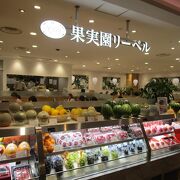 日比谷シャンテ内のフルーツ専門店