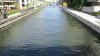 スカイツリーのそばを流れる