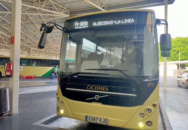 アルヘシラスへのバスが30分おきにある