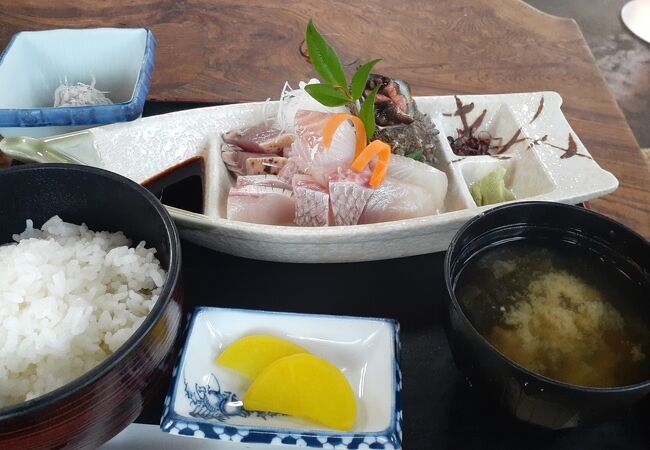 宮津駅前に立地しながらも、結構お値打ちに食べることが出来ますが・・・