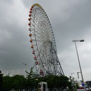 海遊館の隣りにある大観覧車