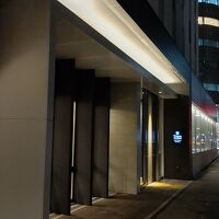 入り口は西向きです