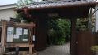 法華経寺参道途中にあります。