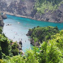 ゆうすげ公園から見たヒリゾ浜　海の色が違う