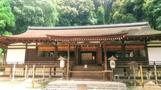 静寂に包まれた、こじんまりした神社です