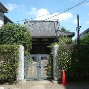 専称寺は、六本木に近い寺院で、浄土宗のお寺です。沖田総司のお墓があるとのことです。