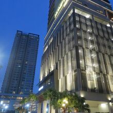 Hompton Hotel by the Beach内に有り