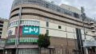 駅前のショッピングセンター