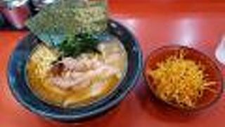 いつも混んでいる人気店