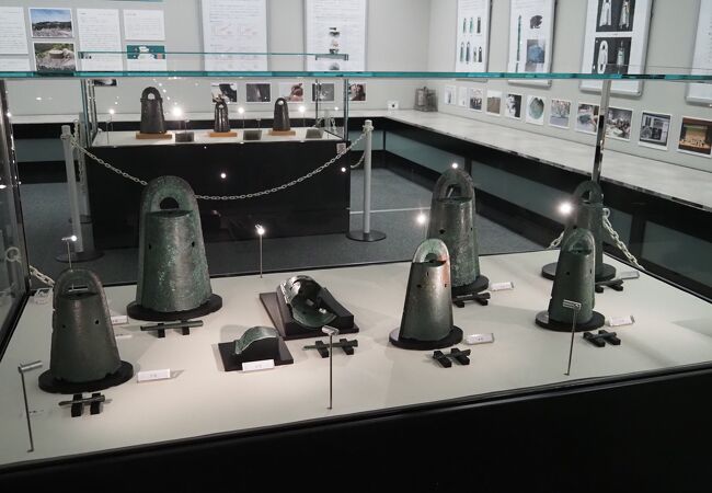世紀の発見の松帆銅鐸が展示されています