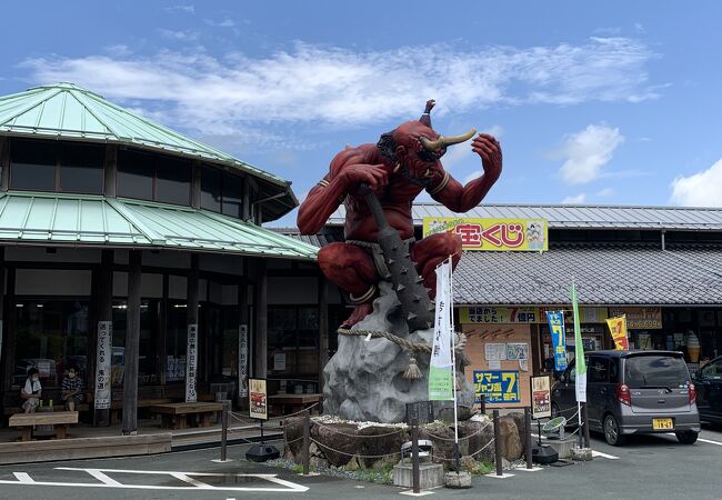 鬼王丸が印象的な道の駅　森の三角ぼうし