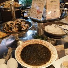 沖縄料理が多い