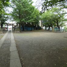 浮島稲荷神社に隣接する浮島公園