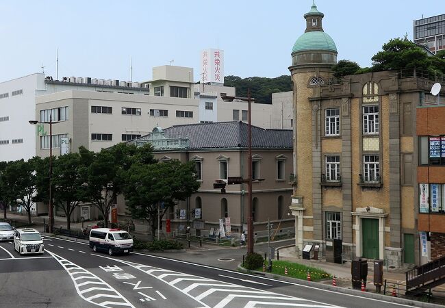 日本最古の現役郵便局舎、雰囲気あるなぁ…